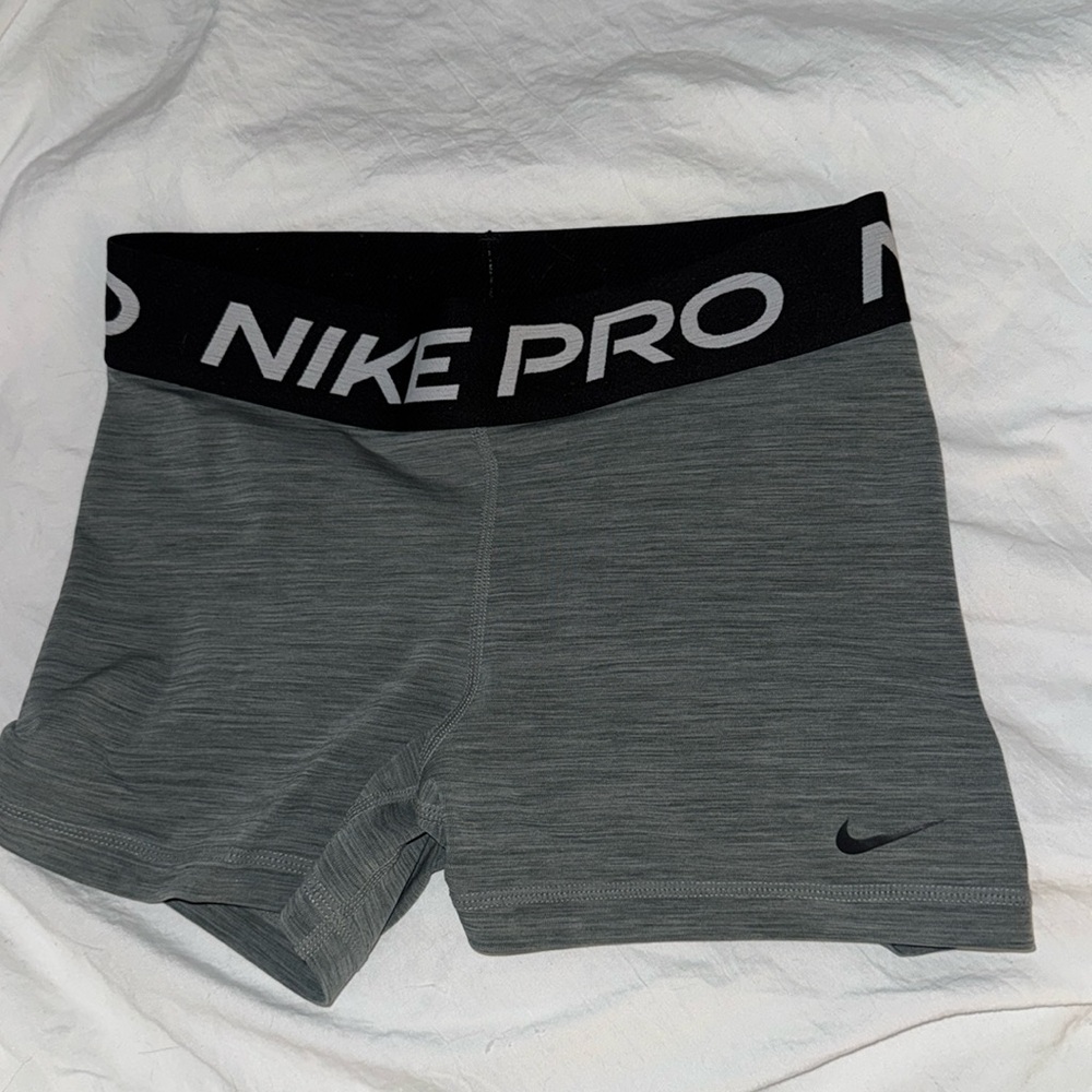 Nike pro spandex size Small gray